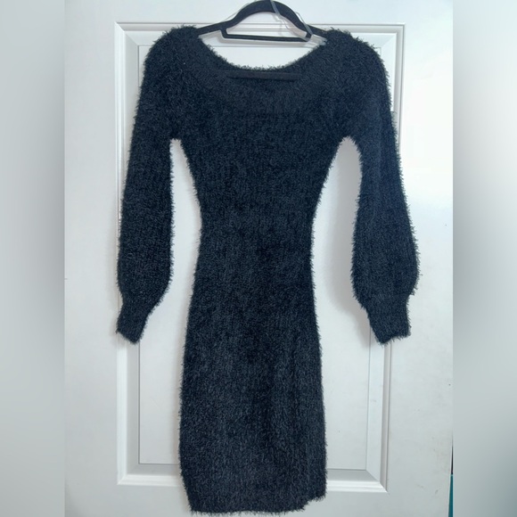 NWT Small Off Shoulder Mini Dress fuzzy black S
Long Sleeve Bella Cozy Stretch - Picture 6 of 7